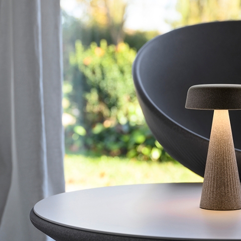 PLUST LAMP DA TABLE FADE CON KIT LIGHT