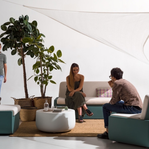 PLUST ARMCHAIR BOLD C/CUSHION WHITE