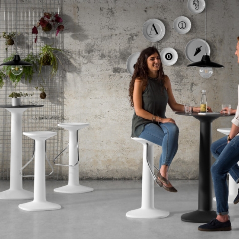 PLUST FOOTSTOOL TOOL CON POGGIAPIEDI